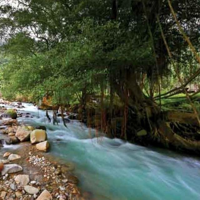 menikmati uniknya sensasi air panas dan dingin di sungai dua rasa sumatera utara