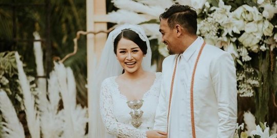 7 Potret Kemesraan Glenn Fredly dan Mutia Ayu yang Takkan Terlupa