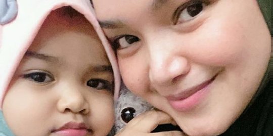 Bak Pinang Dibelah Dua, Intip Potret Terbaru Siti Nurhaliza bersama Putrinya