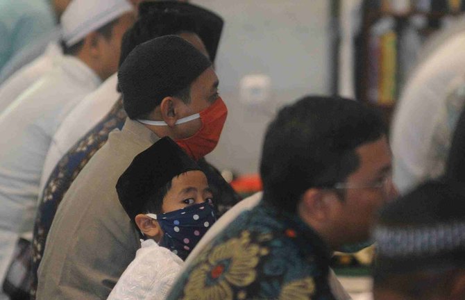 salat jumat di masjid raya cinere