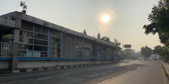 Halte dan Bus Transjakarta Sepi Penumpang di Hari Pertama PSBB