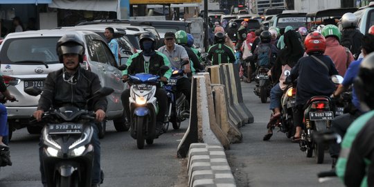 Selama PSBB Jakarta, Motor Pribadi Boleh Berboncengan Asal Penumpang Satu Alamat