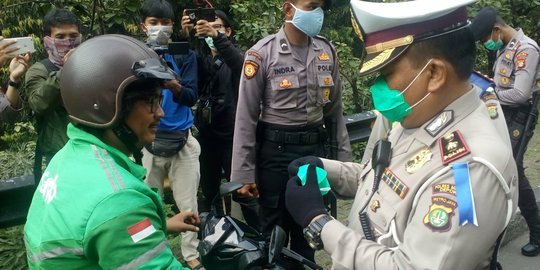 Wilayah Perbatasan Jakarta-Depok Masih Ditemukan Pemotor Tak Memakai Masker
