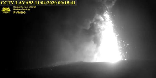 Sabtu Pagi, Gunung Anak Krakatau Tercatat Meletus Beberapa Kali