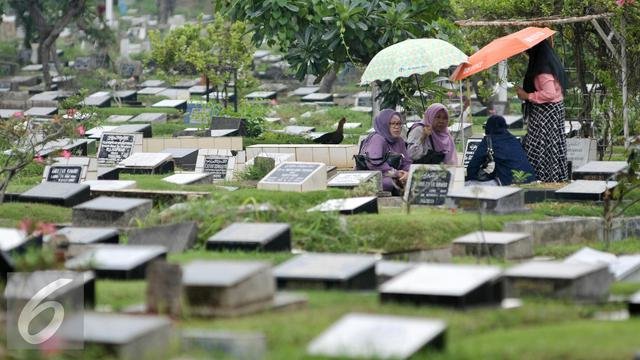 kisah sedih keluarga di sumut saksikan pemakaman anak di jayapura melalui video call