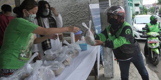 Nasi Bungkus Gratis untuk Warga Terdampak Covid-19