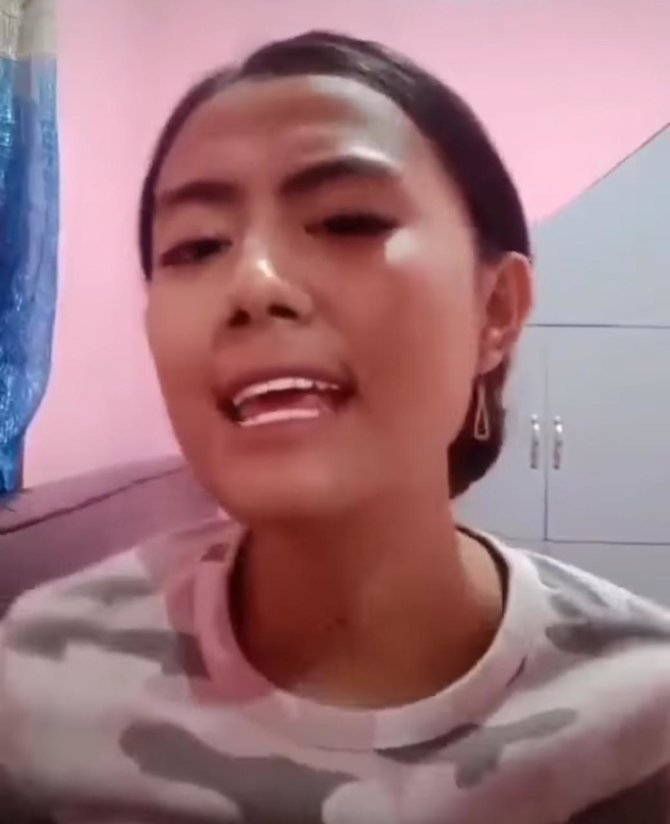 wanita mirip agnez mo