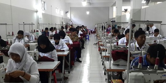 data kemnaker: 2,8 juta pekerja telah dirumahkan dan kena phk