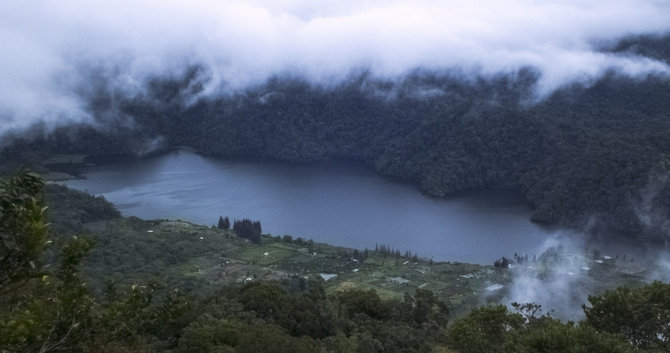 pesona danau lau kawar eksotisme danau vulkanik di kaki sinabung