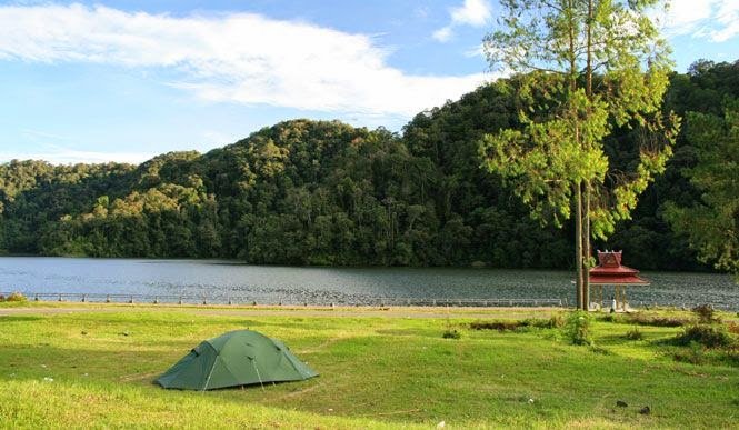 pesona danau lau kawar eksotisme danau vulkanik di kaki sinabung