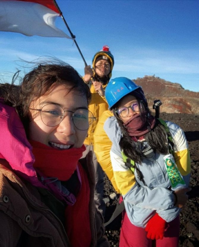 adinda thomas daki gunung fuji