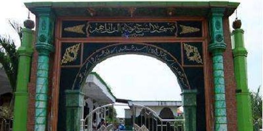 Mengunjungi Masjid Pesucinan di Gresik, Peninggalan Tertua Walisongo di Pulau Jawa