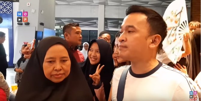 ruben onsu berangkatkan karyawan umrah