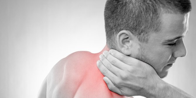 9 Cara Mudah Mengatasi Nyeri dan Sakit Leher yang Mengganggu