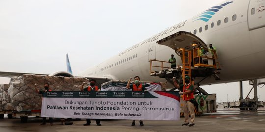 30 Ton Bantuan APD untuk Tenaga Medis Tangani Covid-19 Tiba di Jakarta