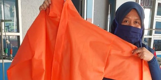 BLK Samarinda Donasikan 200 Baju Hazmat Bagi Tenaga Medis