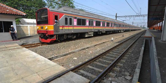 Hari Pertama PSBB Bekasi, Perjalanan Kereta Normal Meski Penumpang Sepi