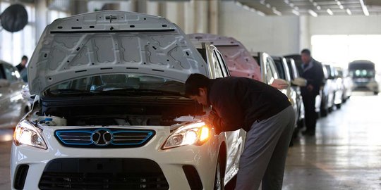 Penjualan Anjlok akibat Pandemi Corona, China Beri Uang Tunai untuk Pembeli Mobil