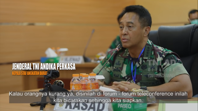 prajurit tni ad membantu pemakamana jenazah covid 19