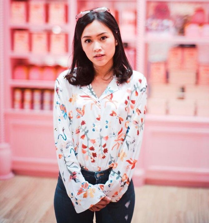 7 potret cantik twindy rarasati artis dan model yang umumkan positif covid 19