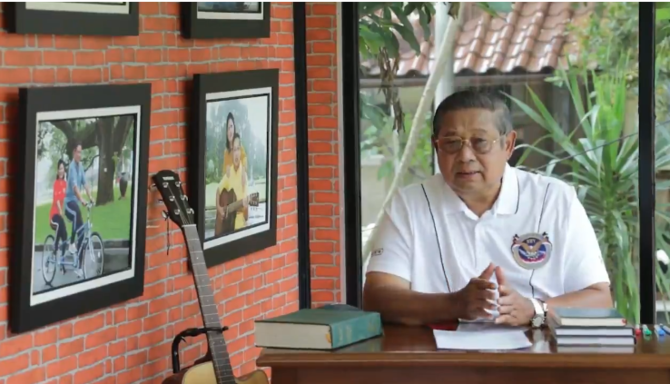 sby bikin lagu cahaya dalam kegelapan