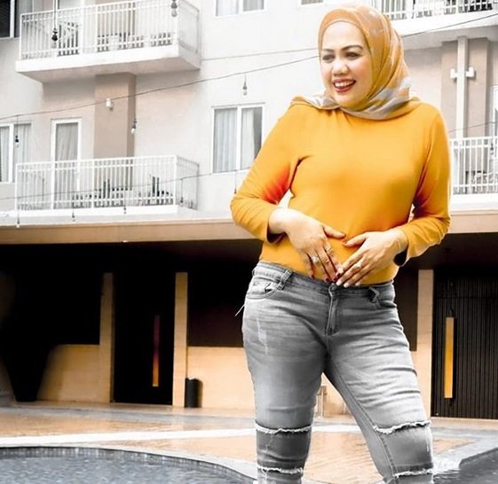 elly sugigi