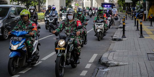 PSBB, Petugas Gabungan Patroli di Jalan Fatmawati