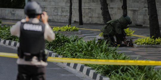 Gegana Periksa Tas Mencurigakan di Bundaran HI