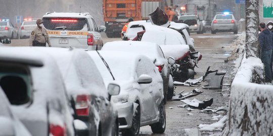 Tabrakan Beruntun 54 Mobil di Chicago