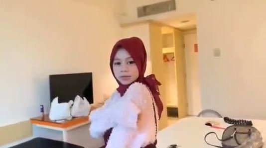 7 potret cimoy montok dalam balutan hijab bikin pangling
