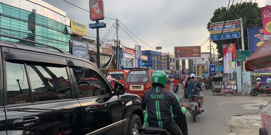 Hari Kedua PSBB Bodebek, Perbatasan Jakarta-Bekasi Masih Ramai Warga