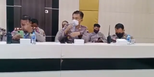 Jenderal Ini Unggah Kejadian Tak Terduga saat Polisi Bermasker Minum di Tengah Rapat