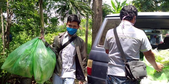 Cara Warga Kediri Lawan Corona, Berbagi Sayuran kepada Orang yang sedang Isolasi