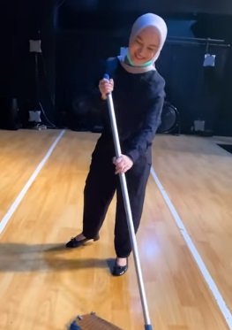 melody datang ke theater dan menyapu panggung jkt48
