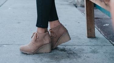 sepatu high heels boots