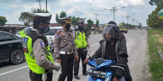 Hari Pertama PSBB di Pekanbaru, Pemotor Dilarang Membonceng Selain Istri atau Anak