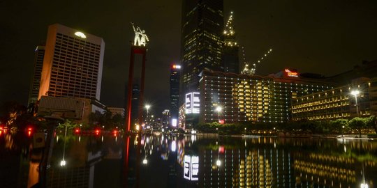 Apresiasi Tenaga Medis, Hotel Indonesia Kempinski Nyalakan Lampu Berbentuk Hati