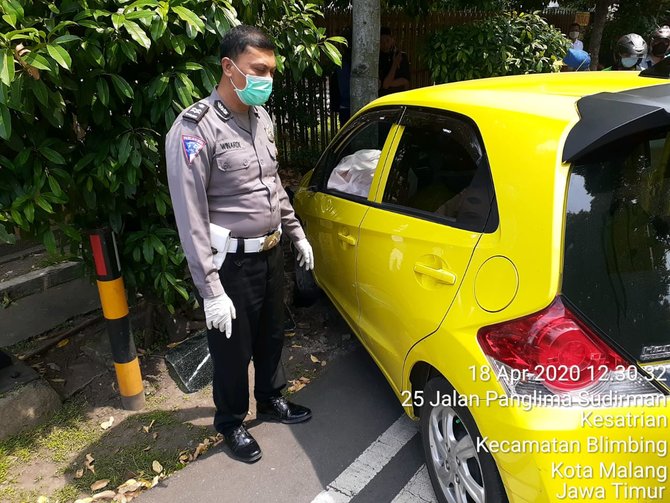pelaku penggelapan uang tabrak pohon di malang
