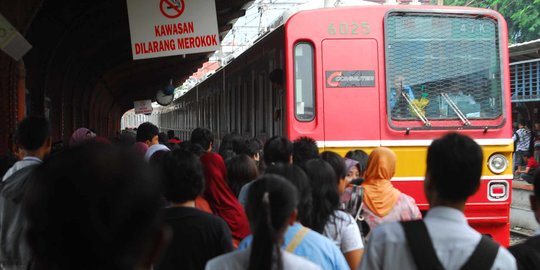 Penumpang KRL Diimbau Tidak Saling Duduk Berhadapan