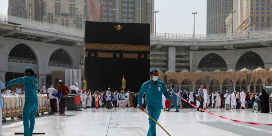 Ulama Arab Saudi: Salat Tarawih dan Salat Idul Fitri Bisa Dilaksanakan di Rumah