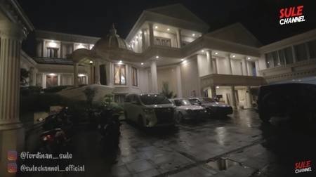 rumah artis politisi