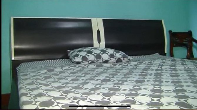 tempat tidur kamar pribadi suzzanna