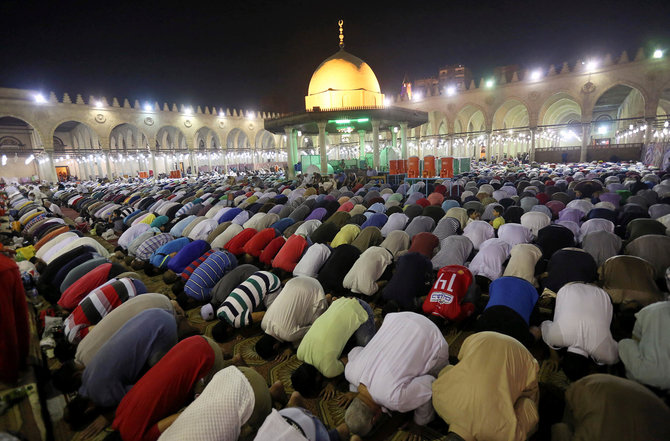 muslim mesir berlomba raih kemuliaan lailatul qadar
