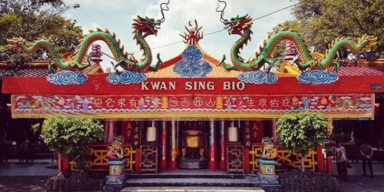 Mengunjungi Klenteng Kwan Sing Bio di Tuban, Terluas di Asia Tenggara