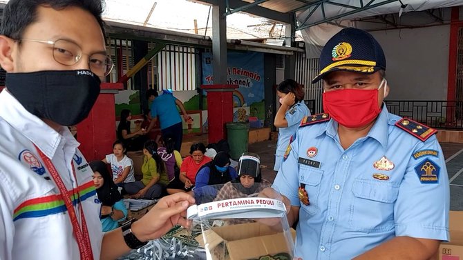 pertamina salurkan produk umkm bantu tangani covid 19