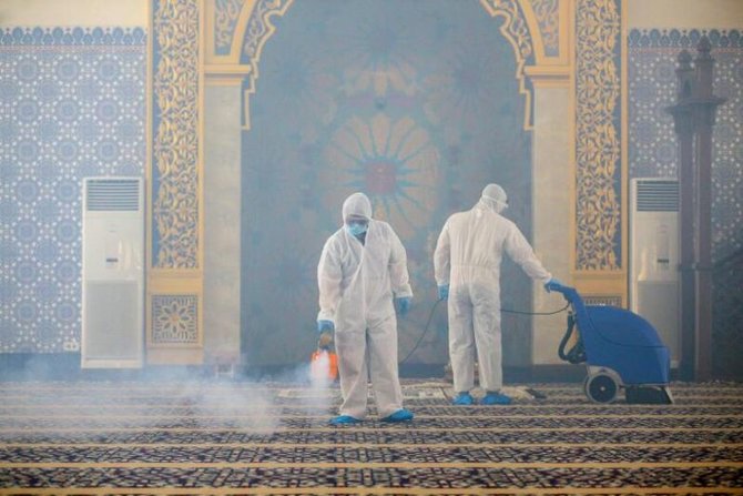 masjid di brunei disemprot disinfektan