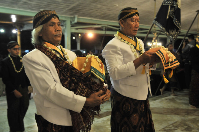 kirab laku bisu pura mangkunegaran