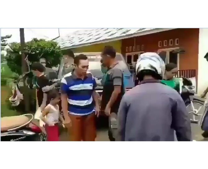 ketua rt berkelahi dengan warga