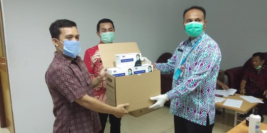 Peduli Penanganan Covid-19, Menteri Tito Bagikan Masker ke Pegawai Kemendagri & BNPP