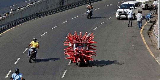 Lockdown India, Bajaj 